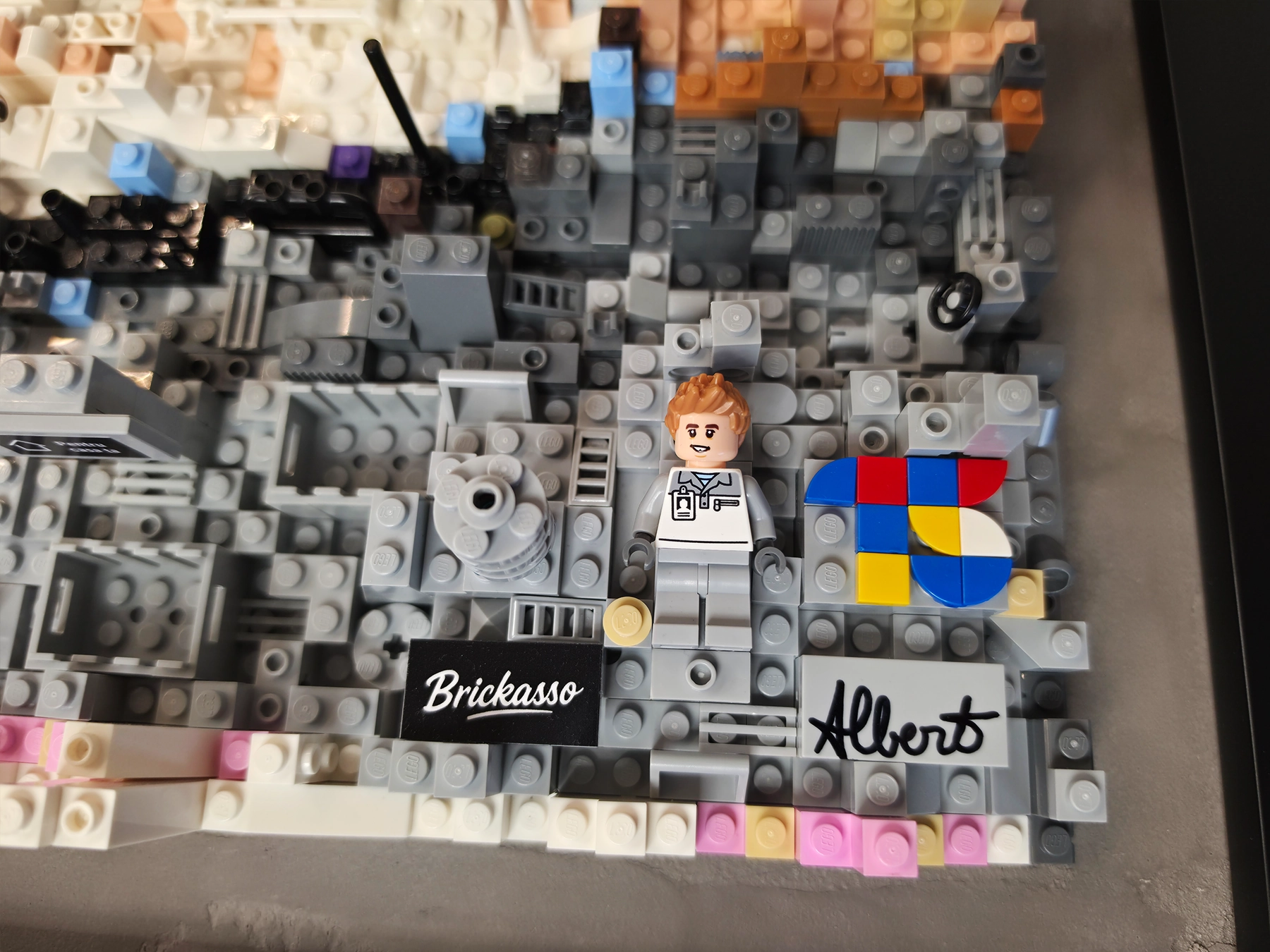 BRICKASSO No. 15, semnătura și relieful lucrării